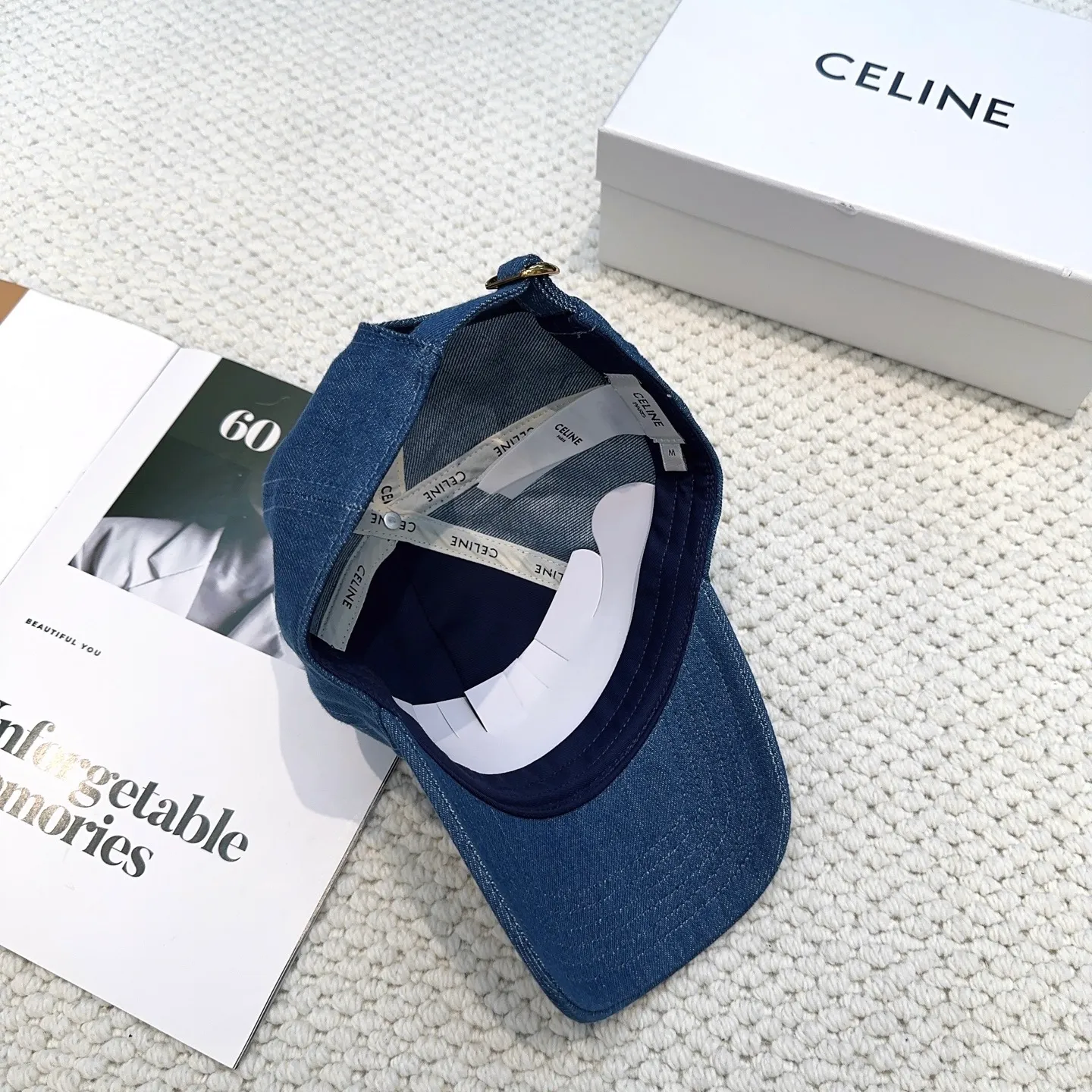 P70 popular CELINE (Celine) latest baseball cap with simple letters, fashionable and high-end workmanship! Every hat is made with care! Extraordinary quality, suitable for both men and women.    Céline's hat has a simple design, high-end color matching, delicate texture, and clean style. It is an iconic item. The letter C is the official icon of CELINE. It is deeply rooted in the brand's historical heritage, and at the same time it exudes modern elegance and a new trend of retro modernity. Simple baseball cap decorated with C logo. Self-attitude, no need to elaborate.