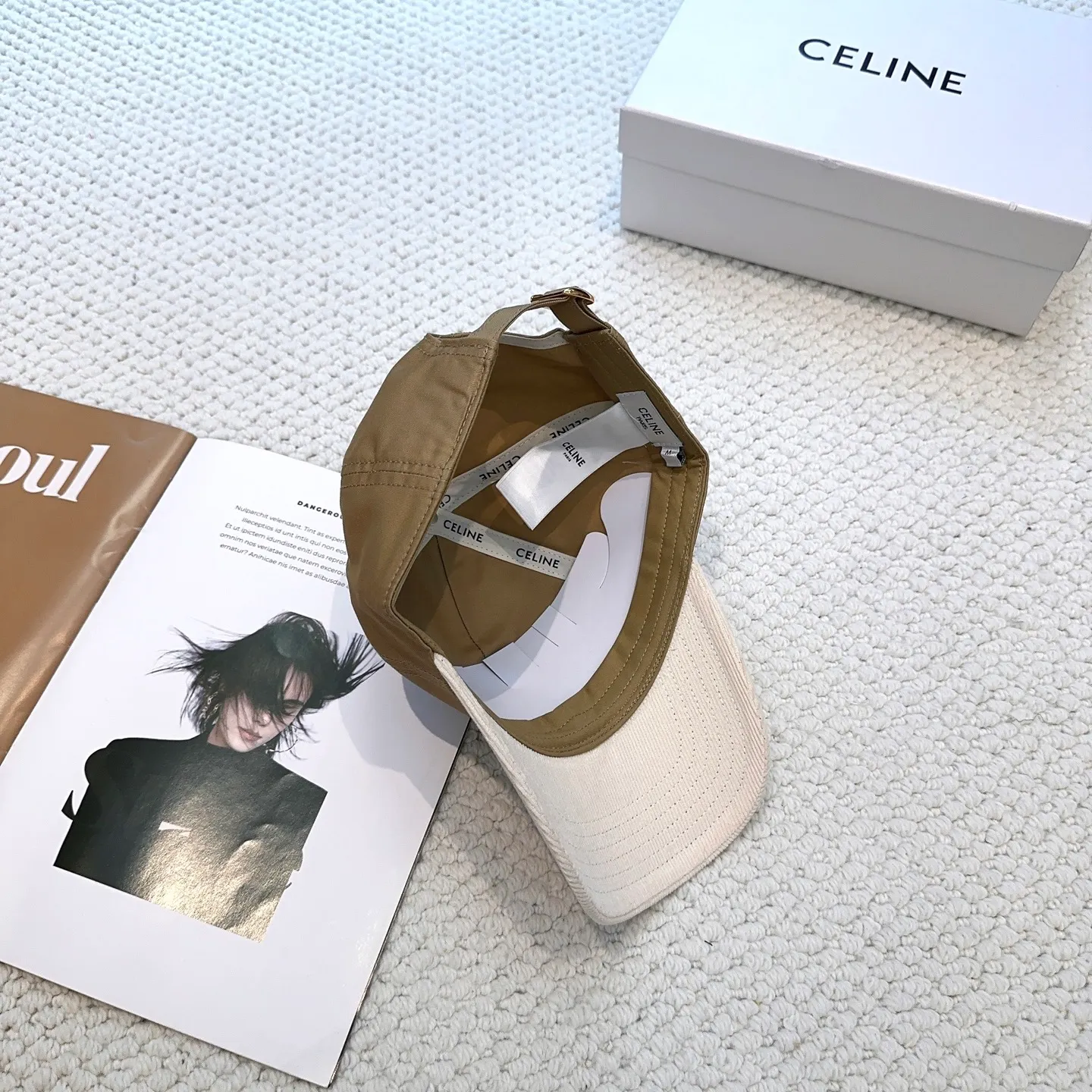 P70 popular CELINE official website purchase version. Original 1:1 customized! The latest baseball cap with the same style as the simple letter star, fashionable and high-end workmanship! Every hat is made with care! Extraordinary quality, suitable for both men and women.    Céline's hat has a simple design, high-end color matching, delicate texture, and clean style. It is an iconic item. The letter C is the official icon of CELINE. It is deeply rooted in the brand's historical heritage, and at the same time it exudes modern elegance and a new trend of retro modernity. Simple baseball cap decorated with C logo. Self-attitude, no need to elaborate.
