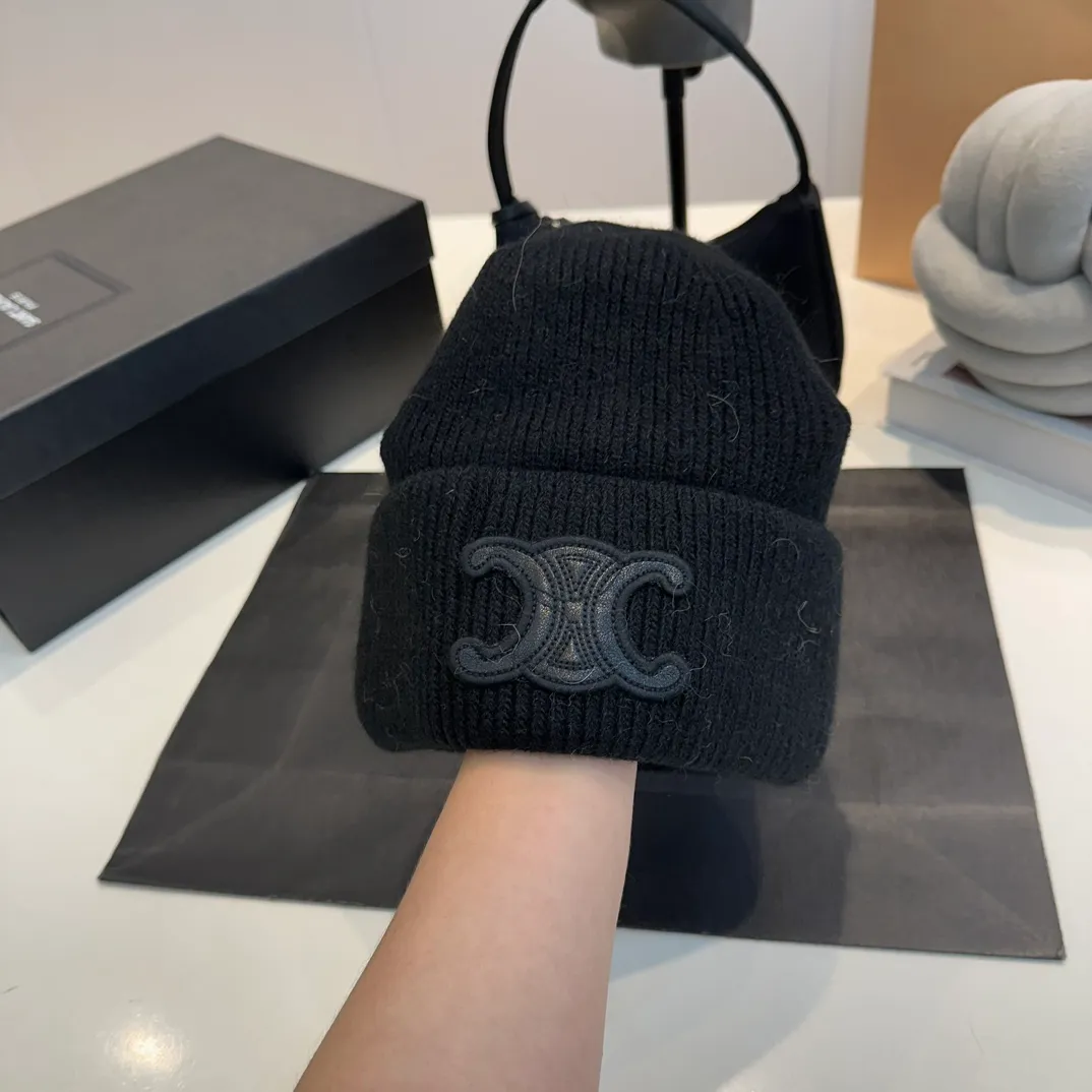 P60 CELINE 2024 autumn and winter new rabbit fur beanie, Korean style design ~ a must-have for autumn and winter wear