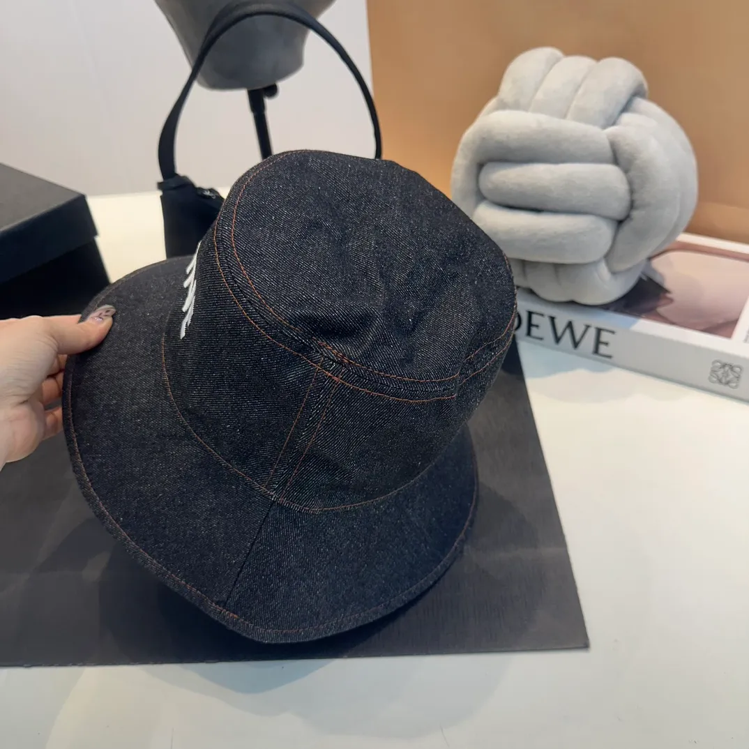P60 Celine official bucket hat