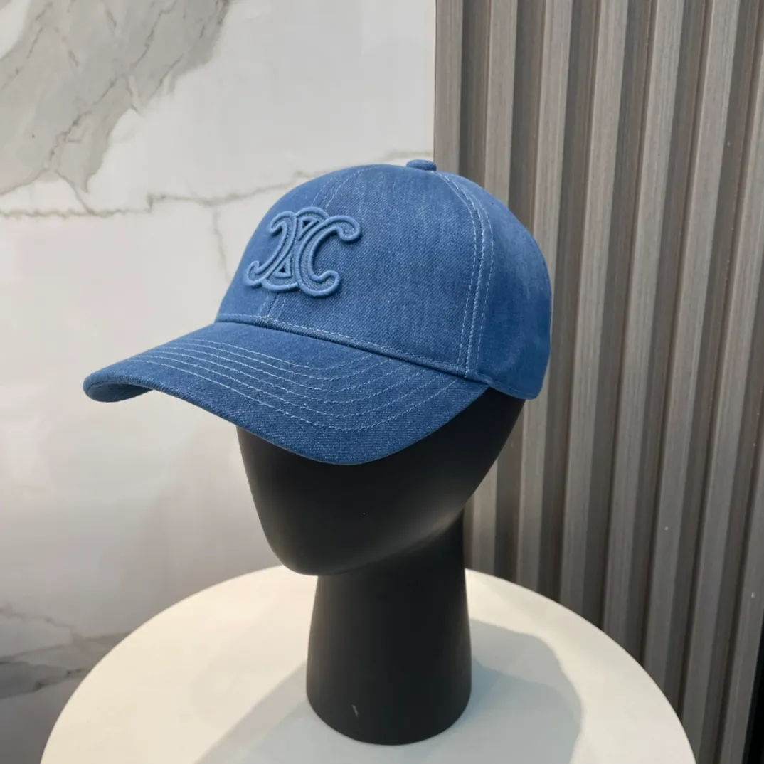 P80 popular CELINE (Celine) official website purchase version. Original 1:1 customized! The latest baseball cap with the same style as the simple letter star, fashionable and high-end workmanship! Every hat is made with care! Extraordinary quality, suitable for both men and women.    Céline's hat has a simple design, high-end color matching, delicate texture, and clean style. It is an iconic item. The letter C is the official icon of CELINE. It is deeply rooted in the brand's historical heritage, and at the same time it exudes modern elegance and a new trend of retro modernity. Simple baseball cap decorated with C logo. Self-attitude, no need to elaborate.