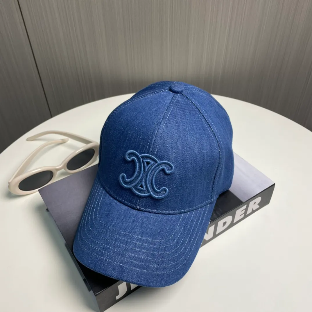P80 popular CELINE (Celine) official website purchase version. Original 1:1 customized! The latest baseball cap with the same style as the simple letter star, fashionable and high-end workmanship! Every hat is made with care! Extraordinary quality, suitable for both men and women.    Céline's hat has a simple design, high-end color matching, delicate texture, and clean style. It is an iconic item. The letter C is the official icon of CELINE. It is deeply rooted in the brand's historical heritage, and at the same time it exudes modern elegance and a new trend of retro modernity. Simple baseball cap decorated with C logo. Self-attitude, no need to elaborate.