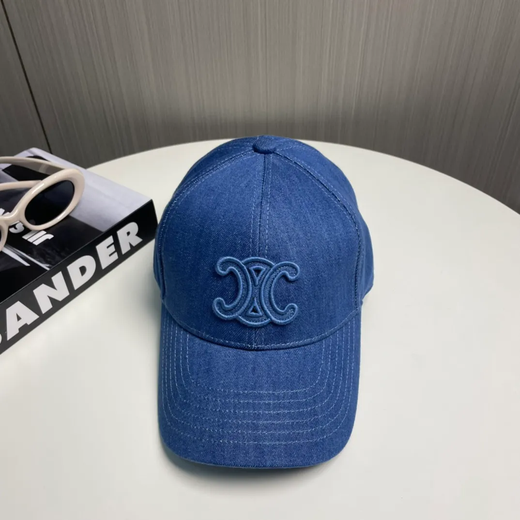 P80 popular CELINE (Celine) official website purchase version. Original 1:1 customized! The latest baseball cap with the same style as the simple letter star, fashionable and high-end workmanship! Every hat is made with care! Extraordinary quality, suitable for both men and women.    Céline's hat has a simple design, high-end color matching, delicate texture, and clean style. It is an iconic item. The letter C is the official icon of CELINE. It is deeply rooted in the brand's historical heritage, and at the same time it exudes modern elegance and a new trend of retro modernity. Simple baseball cap decorated with C logo. Self-attitude, no need to elaborate.