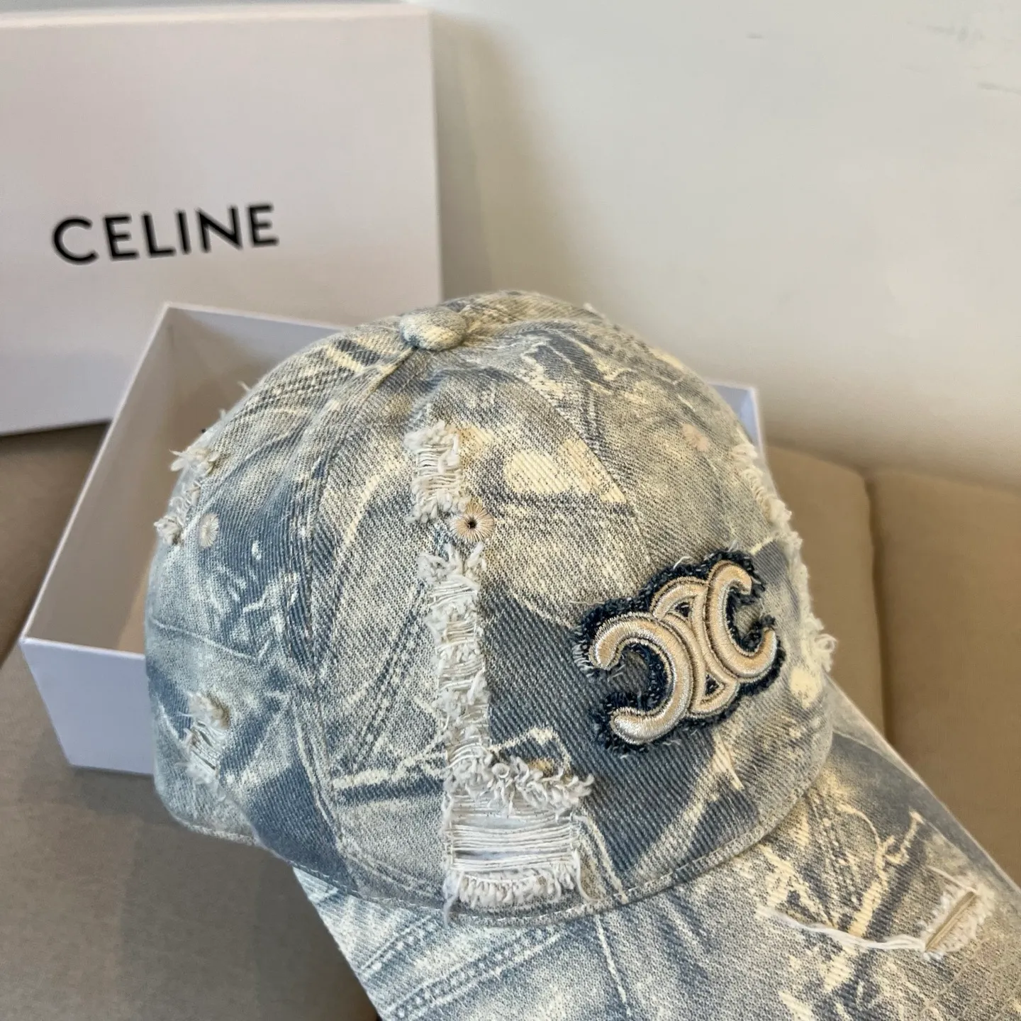 P60 [CELINE Celine] New classic casual and trendy baseball cap🧢Japanese and Korean style, looks great with any combination! A must-have when traveling