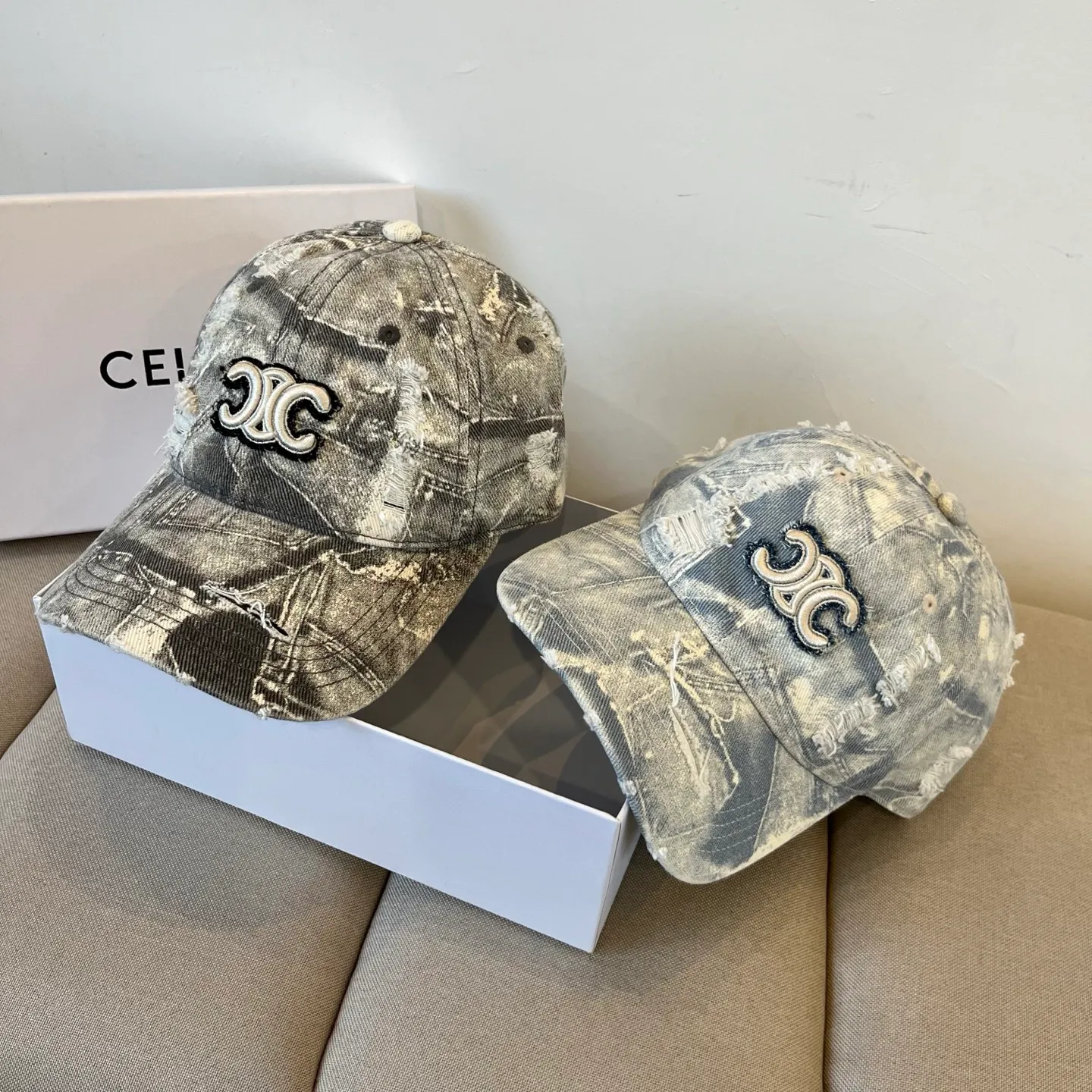 P60 [CELINE Celine] New classic casual and trendy baseball cap🧢Japanese and Korean style, looks great with any combination! A must-have when traveling