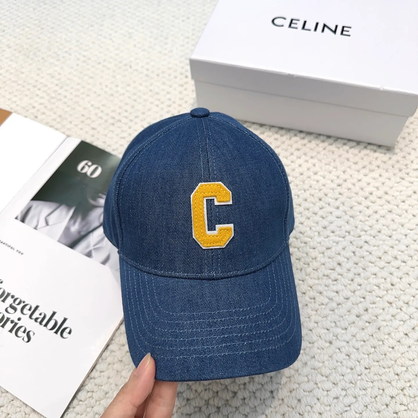 P60 popular CELINE official website purchasing version. Original 1:1 customized! The latest baseball cap with the same style as the simple letter star, fashionable and high-end workmanship! Every hat is made with care! Extraordinary quality, suitable for both men and women.    Céline's hat has a simple design, high-end color matching, delicate texture, and clean style. It is an iconic item. The letter C is the official icon of CELINE. It is deeply rooted in the brand's historical heritage, and at the same time it exudes modern elegance and a new trend of retro modernity. Simple baseball cap decorated with C logo. Self-attitude, no need to elaborate.