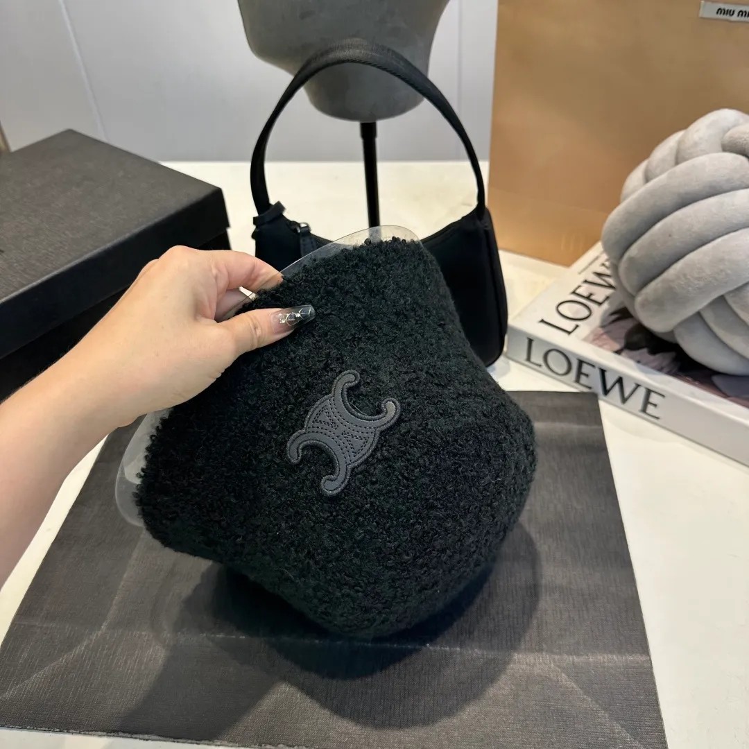 P60 Celine Celine* customized version of Arc de Triomphe lamb wool basin hat women's bucket hat 2025 hot new style autumn and winter hat fisherman hat winter style
