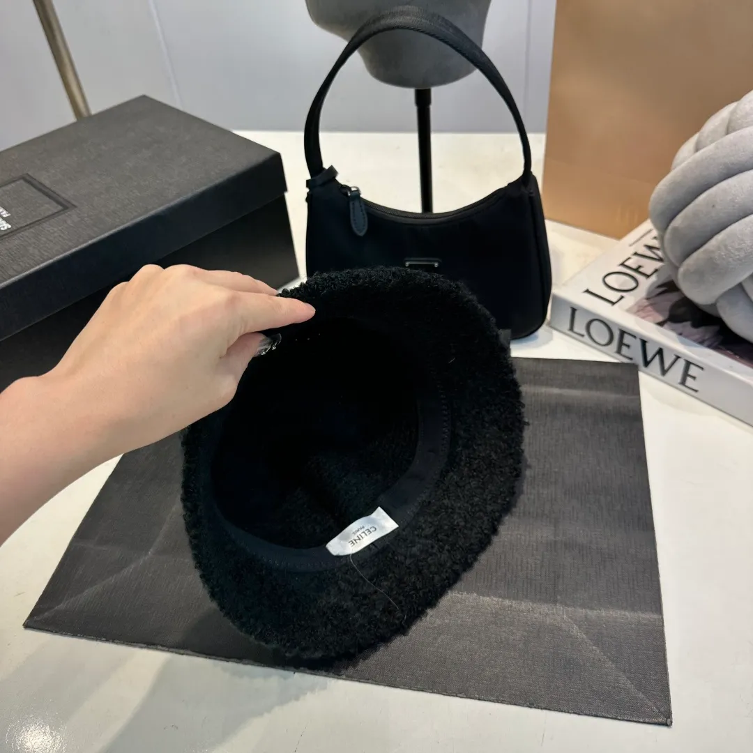 P60 Celine Celine* customized version of Arc de Triomphe lamb wool basin hat women's bucket hat 2025 hot new style autumn and winter hat fisherman hat winter style