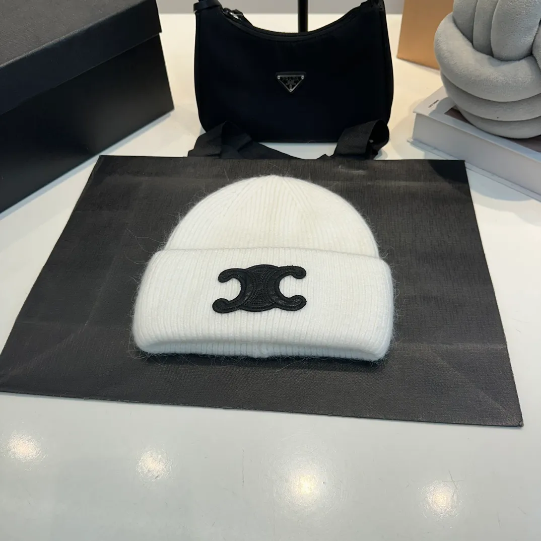 P60 CELINE 2024 autumn and winter new rabbit fur beanie, Korean style design ~ a must-have for autumn and winter wear