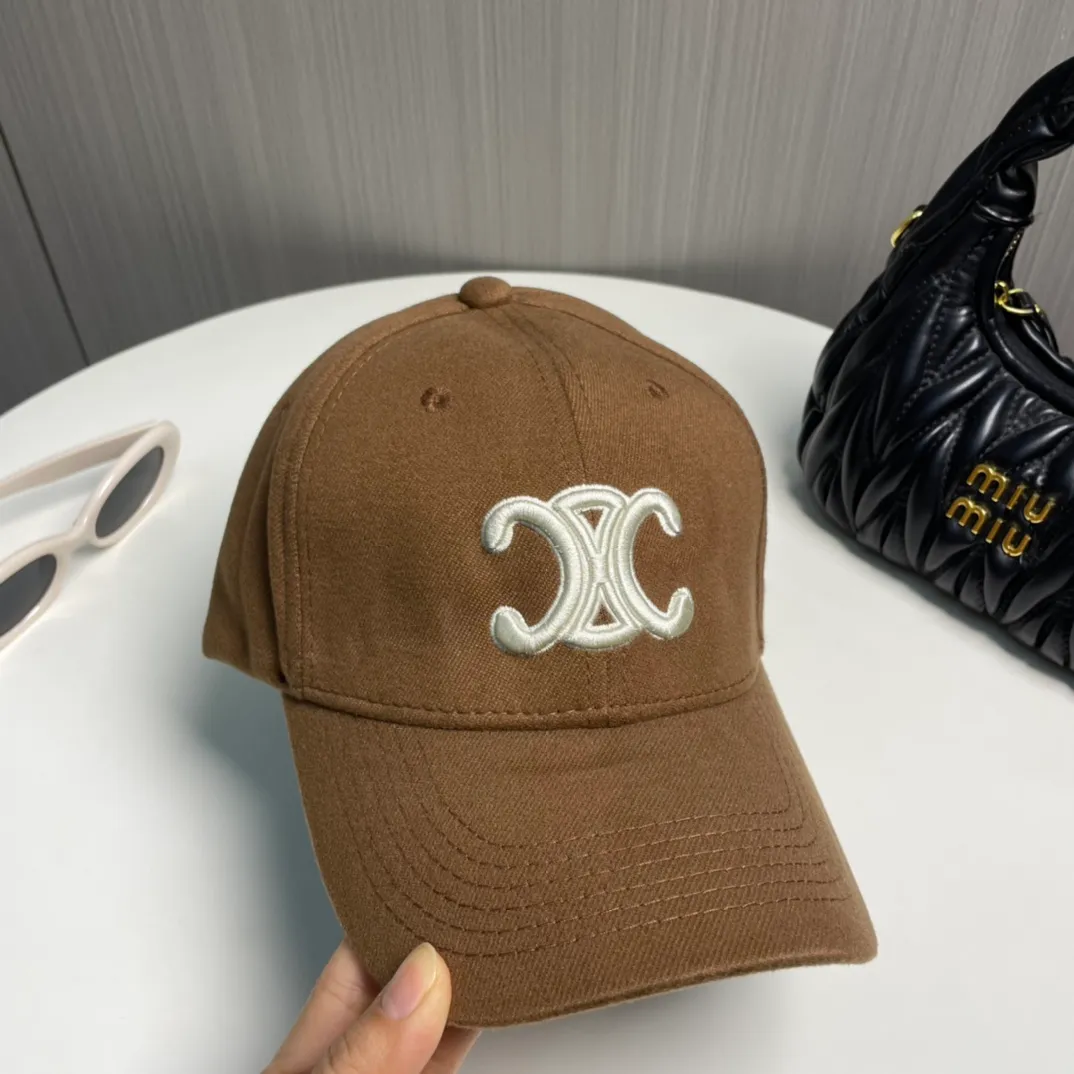 P66 💛 Comes with dust bag [CELINE Celine] new simple baseball cap, new shipment, big brand style is super easy to match, hurry up and get it!