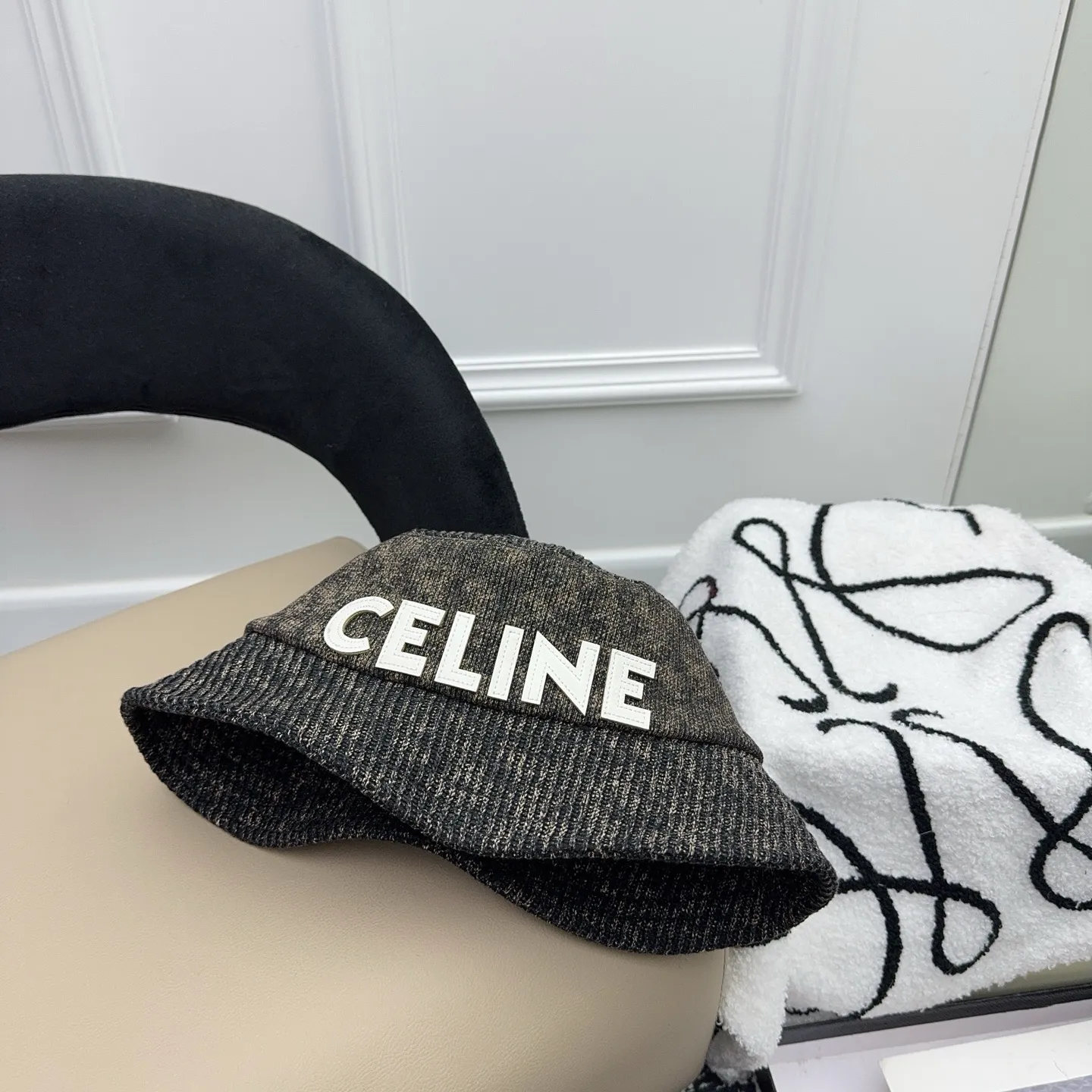 CELINE's new autumn and winter fisherman's hat is spliced ​​with a variety of fabrics and has a full sense of detail! 🩶 Old money style high-end series