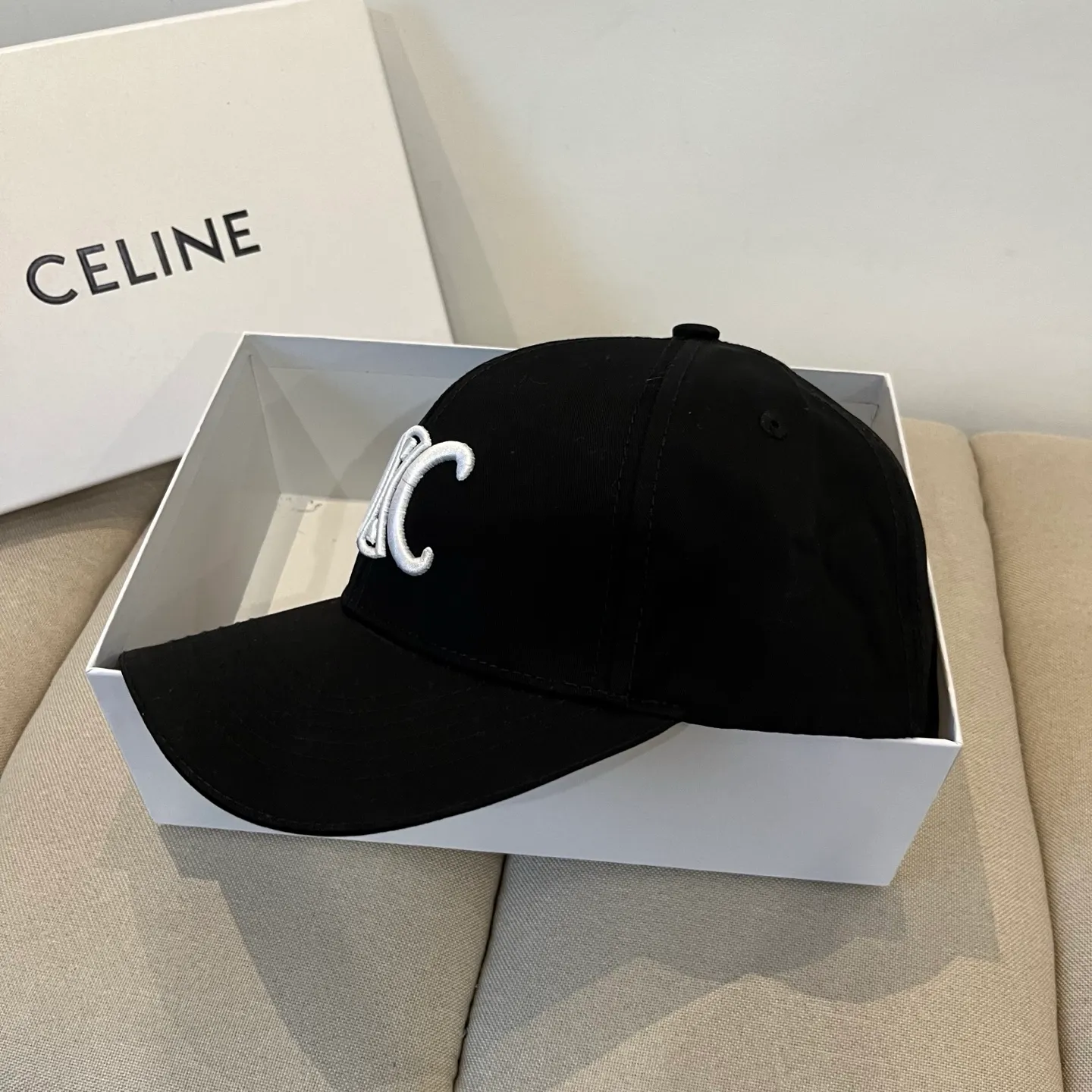 P60 [CELINE Celine] New classic casual and trendy baseball cap🧢Japanese and Korean style, looks great with any combination! A must-have when traveling