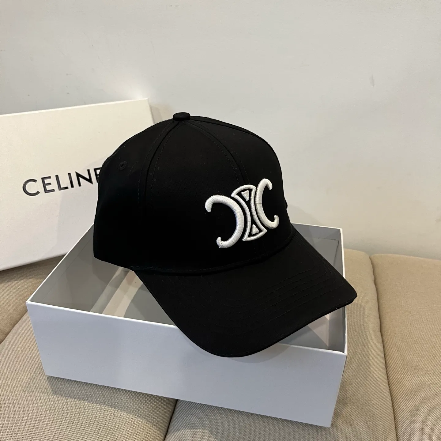 P60 [CELINE Celine] New classic casual and trendy baseball cap🧢Japanese and Korean style, looks great with any combination! A must-have when traveling