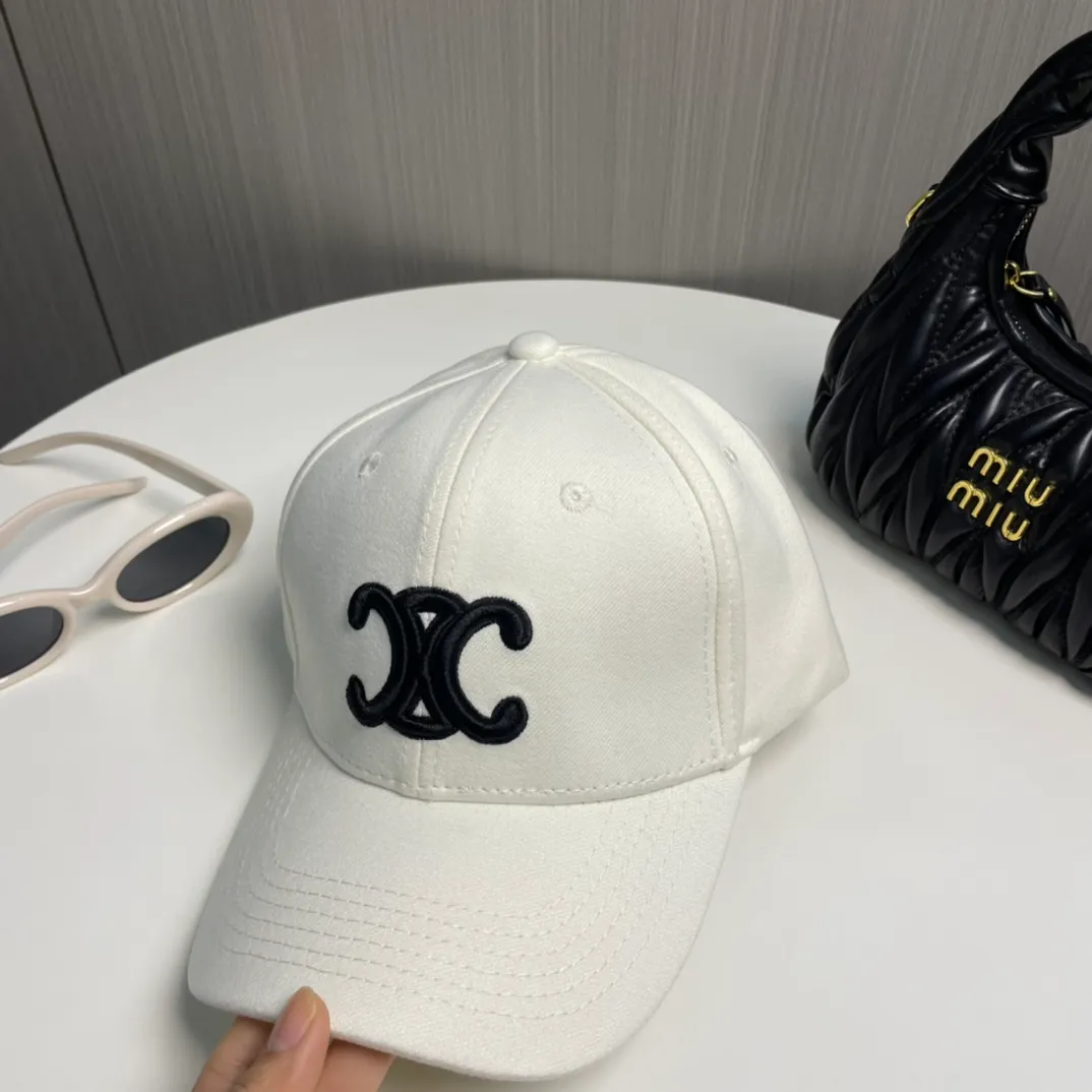 P56 💛 Comes with dust bag [CELINE Celine] new simple baseball cap, new shipment, big brand style is super easy to match, hurry up and get it!