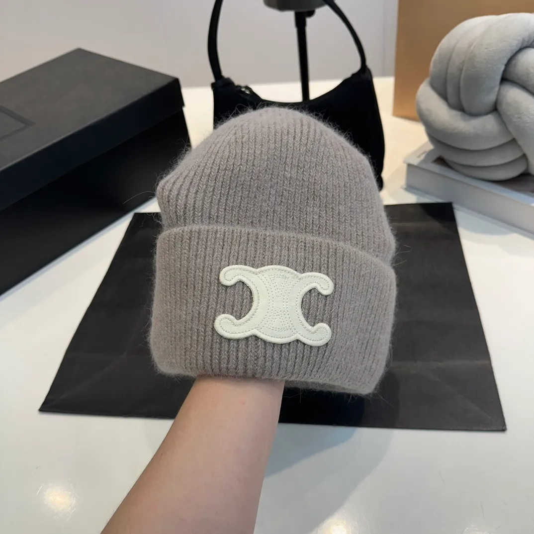 P60 CELINE 2024 autumn and winter new rabbit fur beanie, Korean style design ~ a must-have for autumn and winter wear