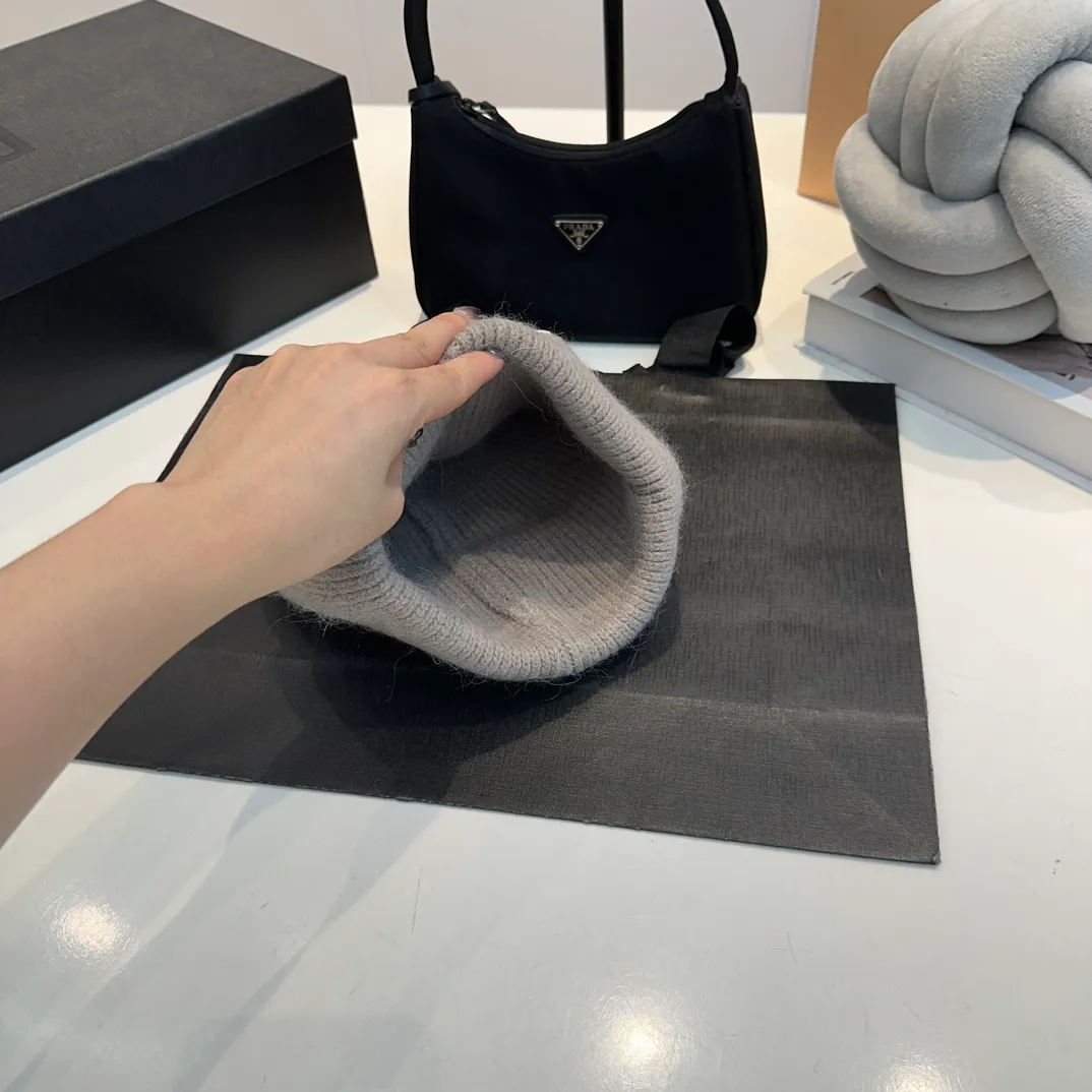 P60 CELINE 2024 autumn and winter new rabbit fur beanie, Korean style design ~ a must-have for autumn and winter wear