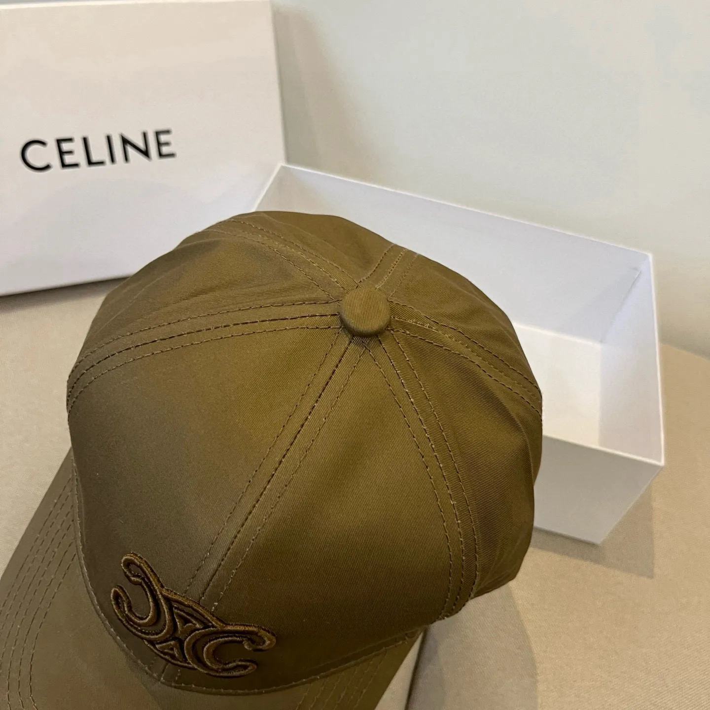 P60 [CELINE Celine] New classic casual and trendy baseball cap🧢Japanese and Korean style, looks great with any combination! A must-have when traveling