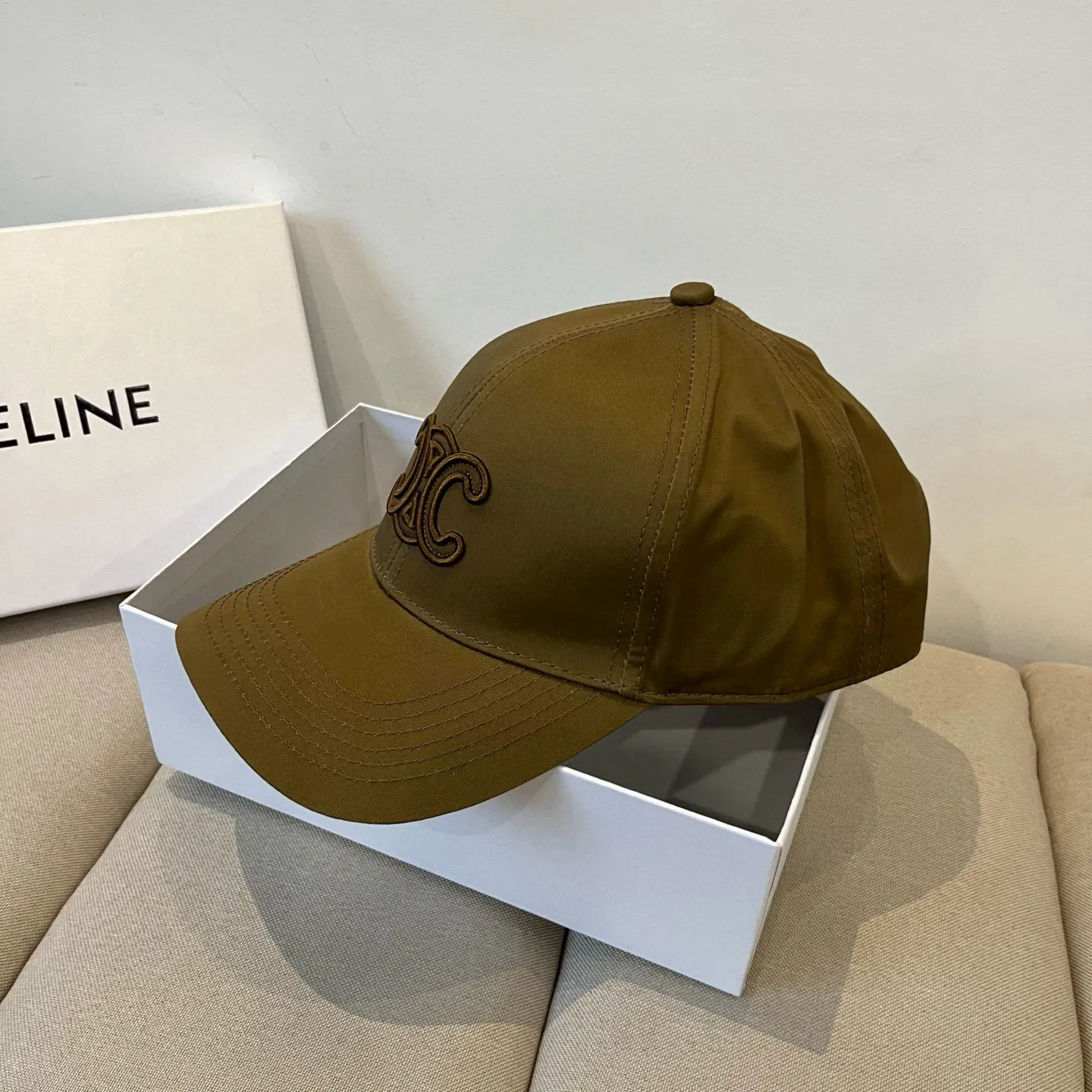 P60 [CELINE Celine] New classic casual and trendy baseball cap🧢Japanese and Korean style, looks great with any combination! A must-have when traveling