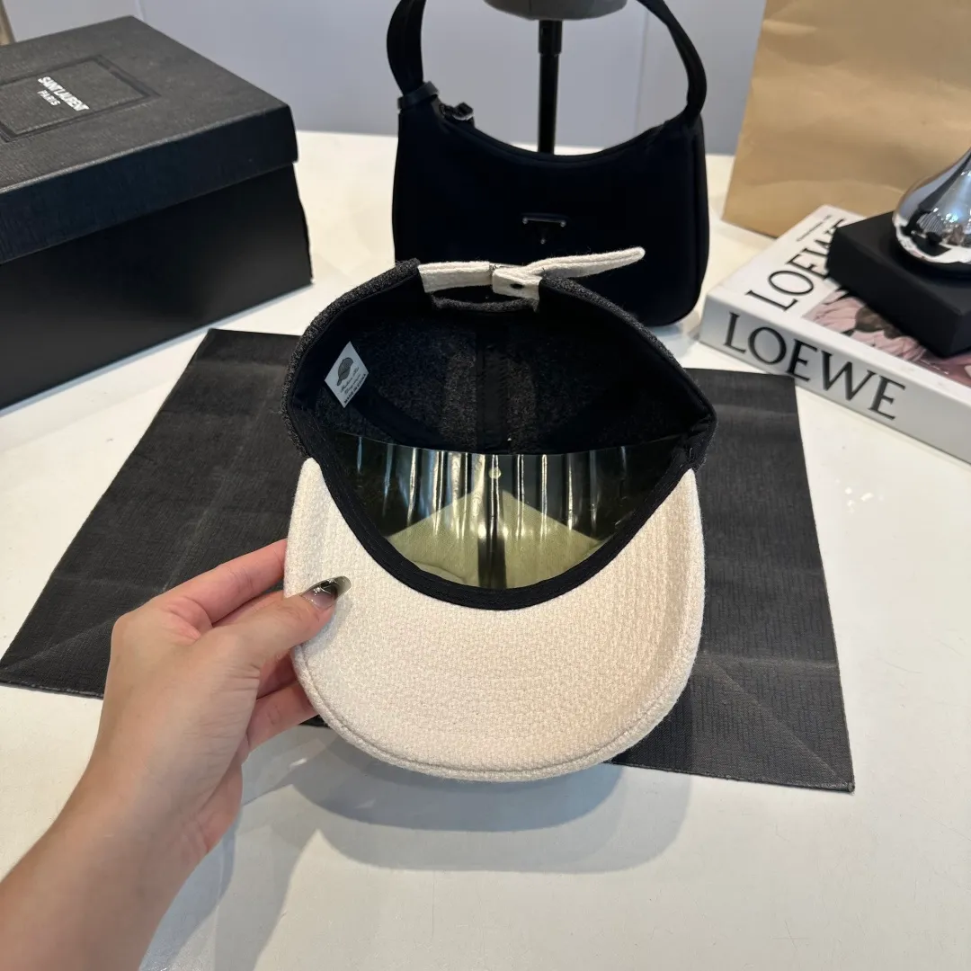P54 CELINE's new classic casual and trendy baseball cap🧢Japanese and Korean style, looks great with any combination! A must-have when traveling