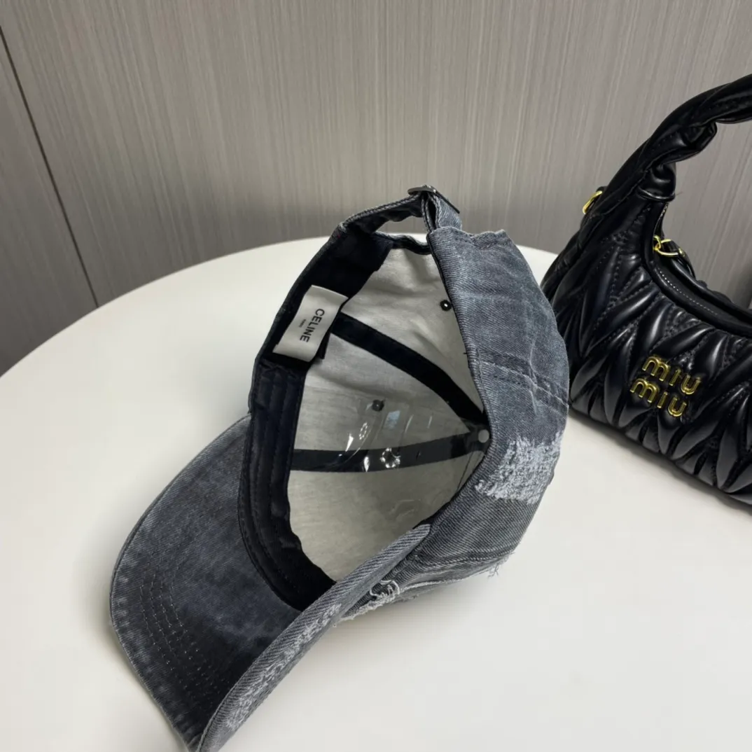 P76💛CELINE 25 Spring Washed Baseball Cap🧢 🔥New Baseball Cap🧢, a must-have when going out on the street, very easy to match, high quality, complete internal standards, get it now!