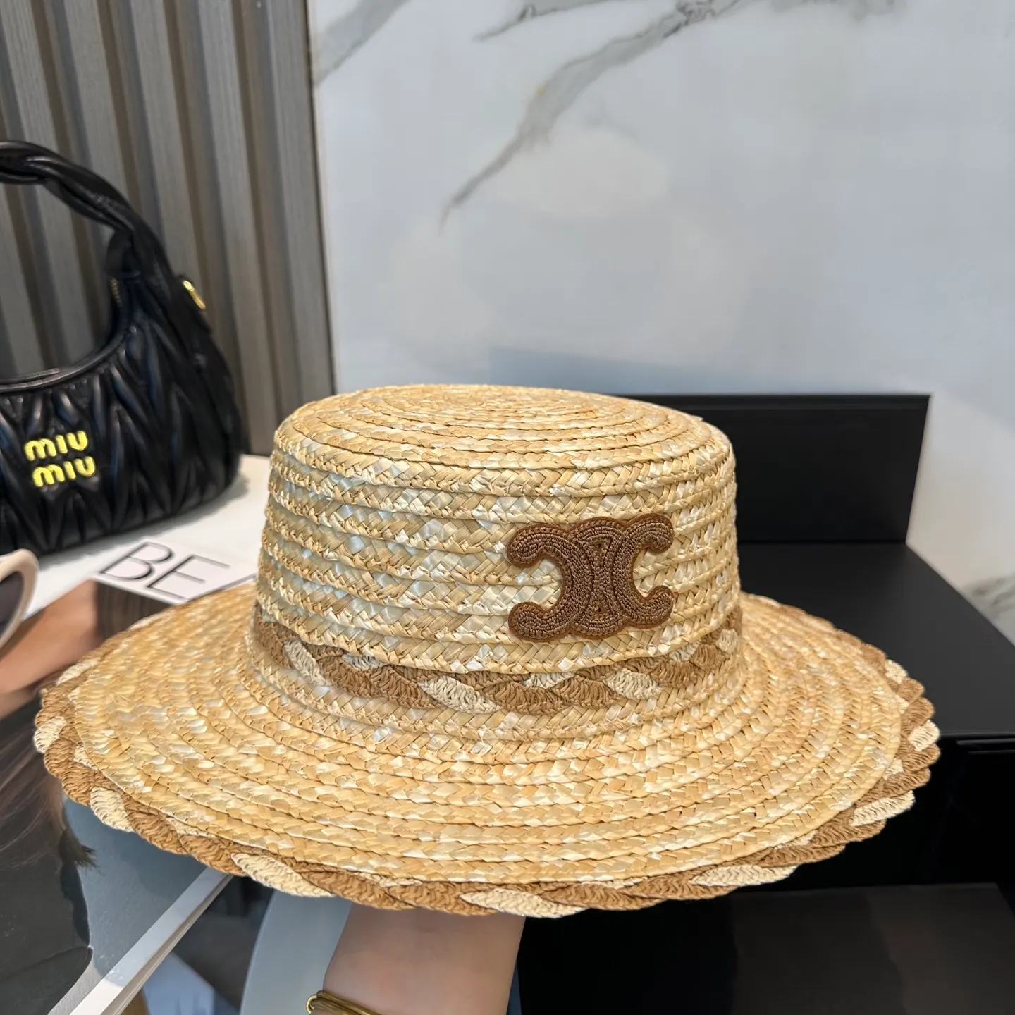 P70 CELINE new straw hat, advanced customization, lady style, attention to detail, sun protection and UV protection in summer, a must-have for travel, versatile and good-looking