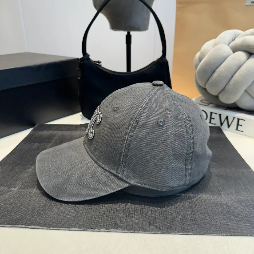 P60 CELINE new classic casual and trendy baseball cap🧢Japanese and Korean style, looks great with any combination! A must-have when traveling