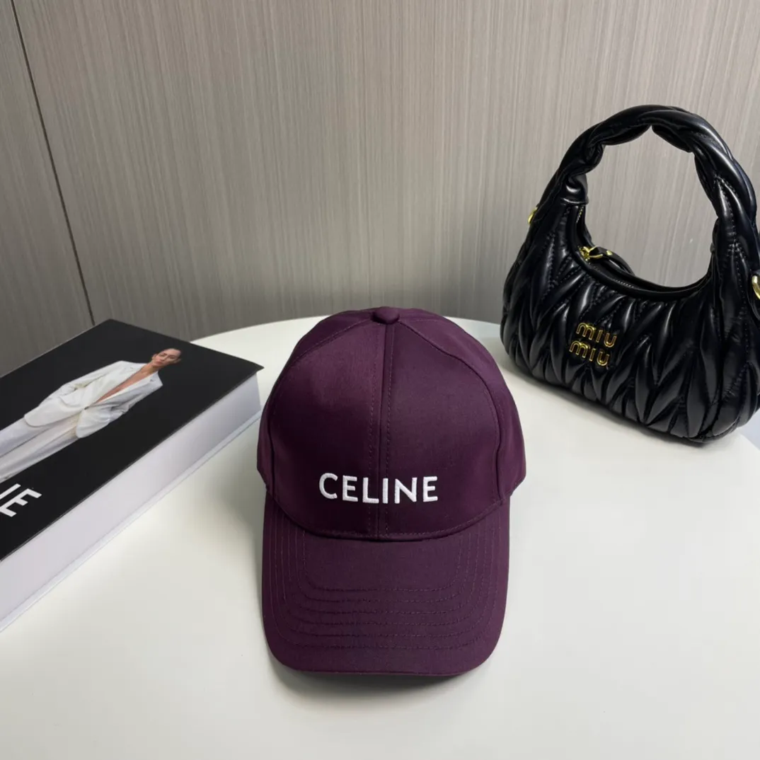 P76 popular CELINE (Celine) official website purchase version. Original 1:1 customized! The latest baseball cap with the same style as the simple letter star, fashionable and high-end workmanship! Every hat is made with care! Extraordinary quality, suitable for both men and women.    Céline's hat has a simple design, high-end color matching, delicate texture, and clean style. It is an iconic item. The letter C is the official icon of CELINE. It is deeply rooted in the brand's historical heritage, and at the same time it exudes modern elegance and a new trend of retro modernity. Simple baseball cap decorated with C logo. Self-attitude, no need to elaborate.