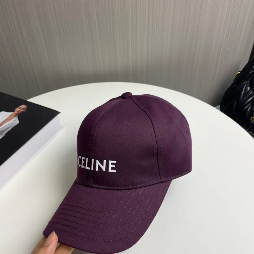 P76 popular CELINE (Celine) official website purchase version. Original 1:1 customized! The latest baseball cap with the same style as the simple letter star, fashionable and high-end workmanship! Every hat is made with care! Extraordinary quality, suitable for both men and women.    Céline's hat has a simple design, high-end color matching, delicate texture, and clean style. It is an iconic item. The letter C is the official icon of CELINE. It is deeply rooted in the brand's historical heritage, and at the same time it exudes modern elegance and a new trend of retro modernity. Simple baseball cap decorated with C logo. Self-attitude, no need to elaborate.