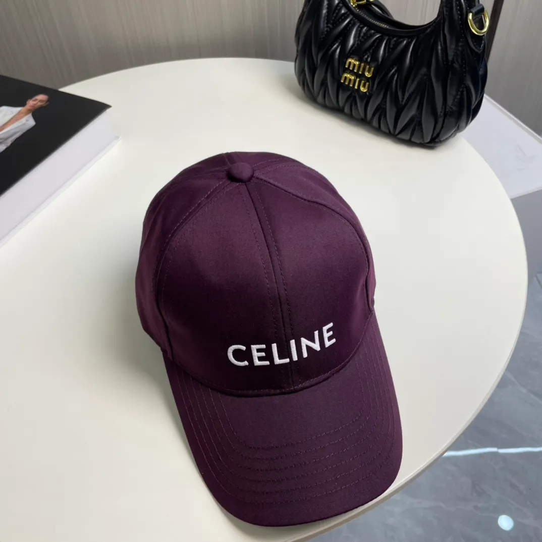 P76 popular CELINE (Celine) official website purchase version. Original 1:1 customized! The latest baseball cap with the same style as the simple letter star, fashionable and high-end workmanship! Every hat is made with care! Extraordinary quality, suitable for both men and women.    Céline's hat has a simple design, high-end color matching, delicate texture, and clean style. It is an iconic item. The letter C is the official icon of CELINE. It is deeply rooted in the brand's historical heritage, and at the same time it exudes modern elegance and a new trend of retro modernity. Simple baseball cap decorated with C logo. Self-attitude, no need to elaborate.
