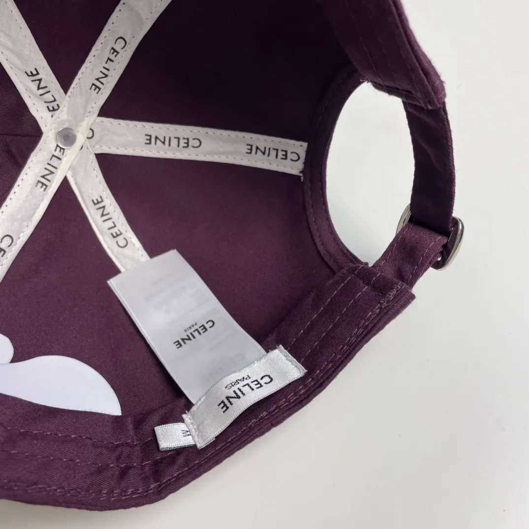 P76 popular CELINE (Celine) official website purchase version. Original 1:1 customized! The latest baseball cap with the same style as the simple letter star, fashionable and high-end workmanship! Every hat is made with care! Extraordinary quality, suitable for both men and women.    Céline's hat has a simple design, high-end color matching, delicate texture, and clean style. It is an iconic item. The letter C is the official icon of CELINE. It is deeply rooted in the brand's historical heritage, and at the same time it exudes modern elegance and a new trend of retro modernity. Simple baseball cap decorated with C logo. Self-attitude, no need to elaborate.