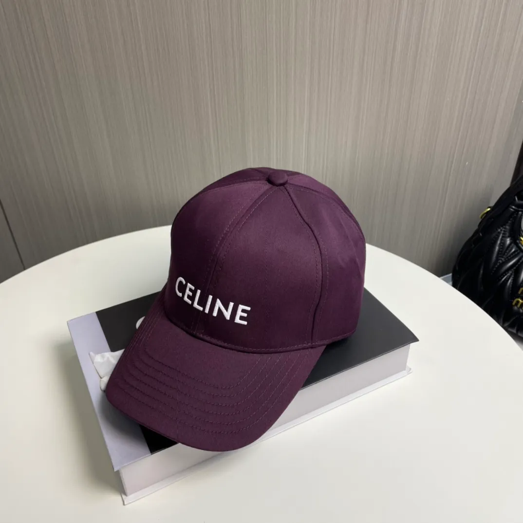 P76 popular CELINE (Celine) official website purchase version. Original 1:1 customized! The latest baseball cap with the same style as the simple letter star, fashionable and high-end workmanship! Every hat is made with care! Extraordinary quality, suitable for both men and women.    Céline's hat has a simple design, high-end color matching, delicate texture, and clean style. It is an iconic item. The letter C is the official icon of CELINE. It is deeply rooted in the brand's historical heritage, and at the same time it exudes modern elegance and a new trend of retro modernity. Simple baseball cap decorated with C logo. Self-attitude, no need to elaborate.