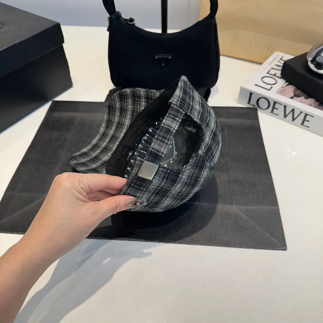 P70 CELINE new Arc de Triomphe plaid bow hardware baseball cap