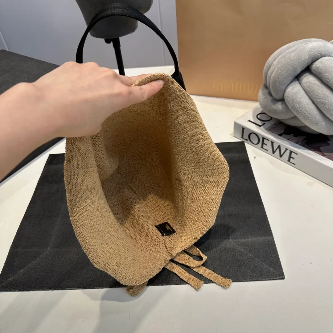 P70 Celine spring and summer style fisherman hat with hook, simple and elegant, head circumference 57cm