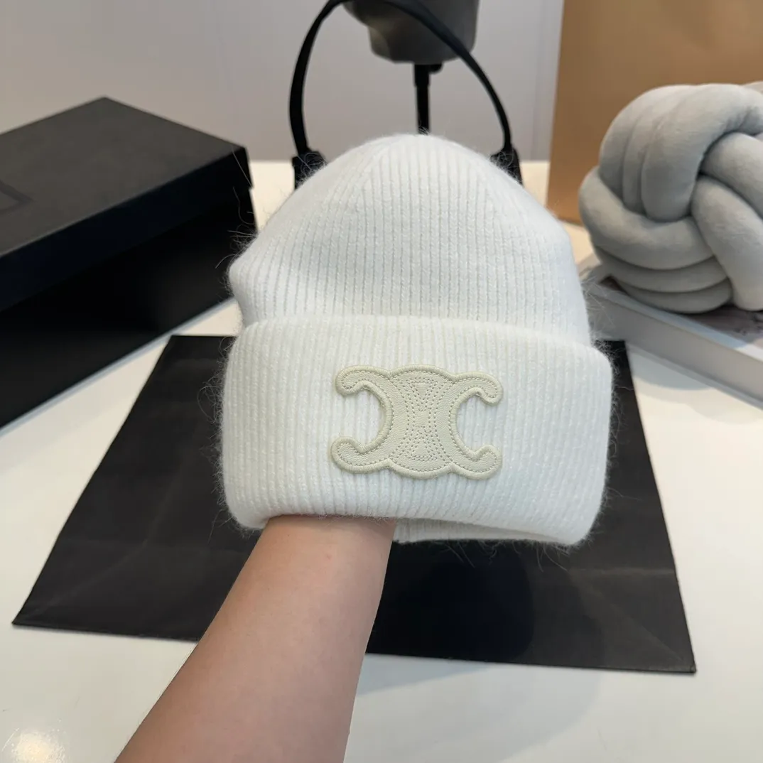 P60 CELINE 2024 autumn and winter new rabbit fur beanie, Korean style design ~ a must-have for autumn and winter wear