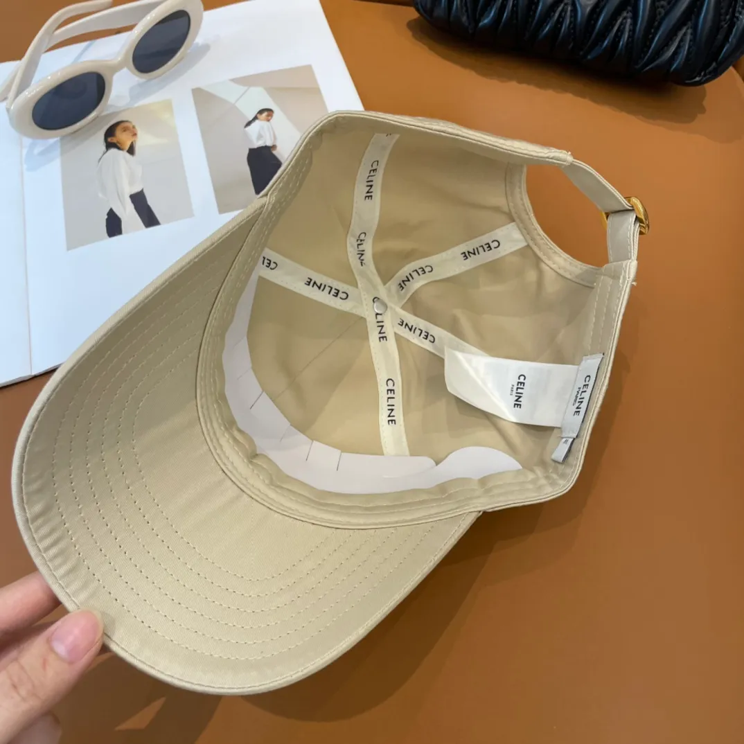 P76 popular CELINE (Celine) official website purchase version. Original 1:1 customized! The latest baseball cap with the same style as the simple letter star, fashionable and high-end workmanship! Every hat is made with care! Extraordinary quality, suitable for both men and women.    Céline's hat has a simple design, high-end color matching, delicate texture, and clean style. It is an iconic item. The letter C is the official icon of CELINE. It is deeply rooted in the brand's historical heritage, and at the same time it exudes modern elegance and a new trend of retro modernity. Simple baseball cap decorated with C logo. Self-attitude, no need to elaborate.