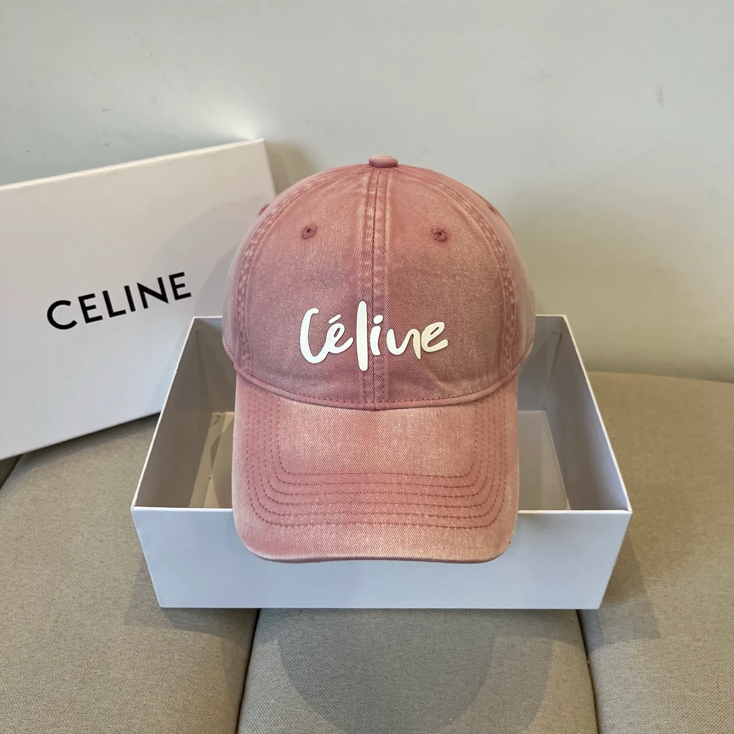 P60 [CELINE Celine] New classic casual and trendy baseball cap🧢Japanese and Korean style, looks great with any combination! A must-have when traveling