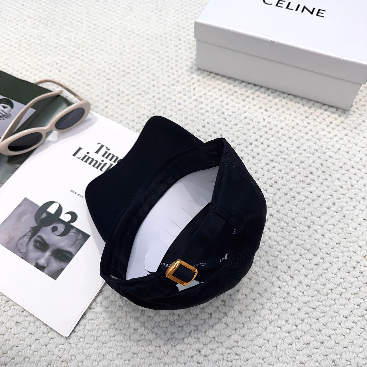 P60 popular CELINE official website purchasing version. Original 1:1 customized! The latest baseball cap with the same style as the simple letter star, fashionable and high-end workmanship! Every hat is made with care! Extraordinary quality, suitable for both men and women.    Céline's hat has a simple design, high-end color matching, delicate texture, and clean style. It is an iconic item. The letter C is the official icon of CELINE. It is deeply rooted in the brand's historical heritage, and at the same time it exudes modern elegance and a new trend of retro modernity. Simple baseball cap decorated with C logo. Self-attitude, no need to elaborate.