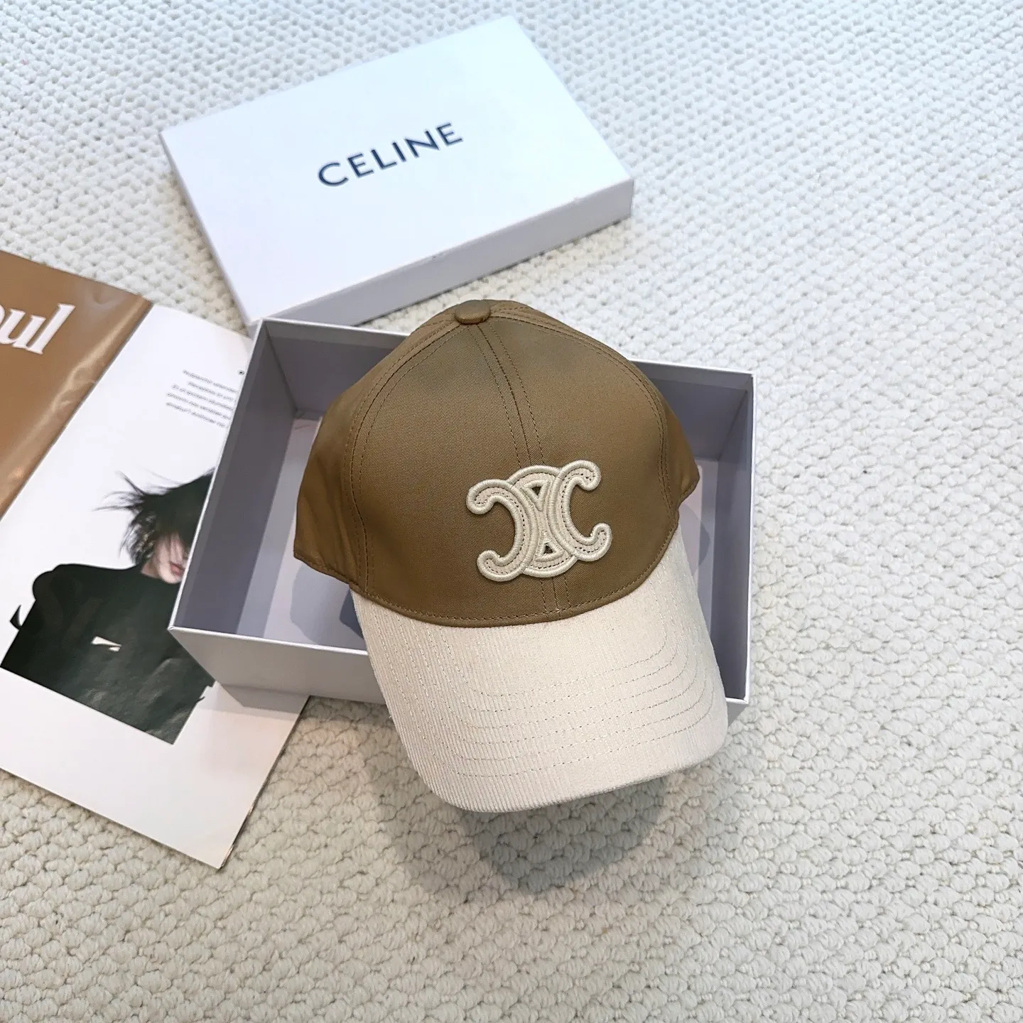 P70 popular CELINE official website purchase version. Original 1:1 customized! The latest baseball cap with the same style as the simple letter star, fashionable and high-end workmanship! Every hat is made with care! Extraordinary quality, suitable for both men and women.    Céline's hat has a simple design, high-end color matching, delicate texture, and clean style. It is an iconic item. The letter C is the official icon of CELINE. It is deeply rooted in the brand's historical heritage, and at the same time it exudes modern elegance and a new trend of retro modernity. Simple baseball cap decorated with C logo. Self-attitude, no need to elaborate.