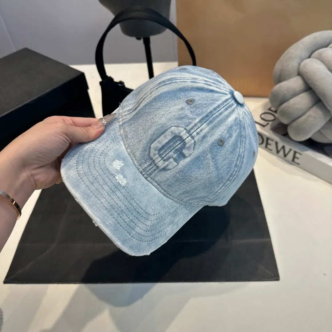 P56 CELINE washed ripped denim baseball cap 🎩 Original quality, very popular 🔥 Very exquisite craftsmanship [Love] High-end and classy, ​​low-key luxury, easy to carry