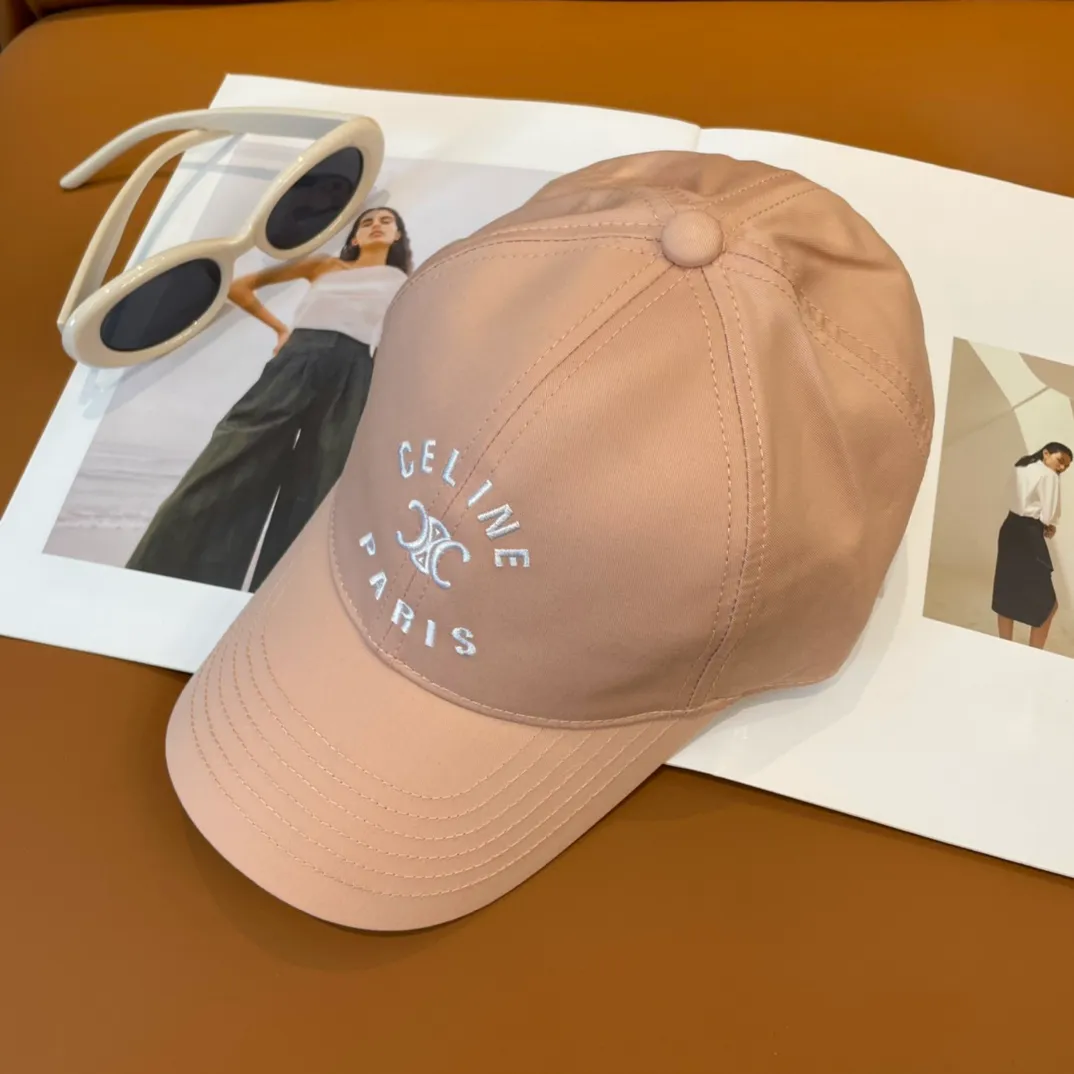P86 popular CELINE (Celine) official website purchase version. Original 1:1 customized! The latest baseball cap with the same style as the simple letter star, fashionable and high-end workmanship! Every hat is made with care! Extraordinary quality, suitable for both men and women.    Céline's hat has a simple design, high-end color matching, delicate texture, and clean style. It is an iconic item. The letter C is the official icon of CELINE. It is deeply rooted in the brand's historical heritage, and at the same time it exudes modern elegance and a new trend of retro modernity. Simple baseball cap decorated with C logo. Self-attitude, no need to elaborate.