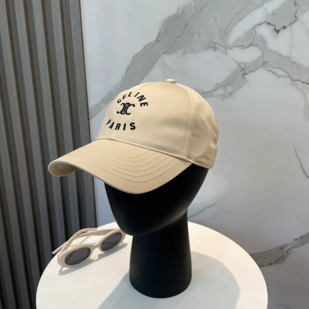 P66 popular CELINE (Celine) official website purchase version. Original 1:1 customized! The latest baseball cap with the same style as the simple letter star, fashionable and high-end workmanship! Every hat is made with care! Extraordinary quality, suitable for both men and women.    Céline's hat has a simple design, high-end color matching, delicate texture, and clean style. It is an iconic item. The letter C is the official icon of CELINE. It is deeply rooted in the brand's historical heritage, and at the same time it exudes modern elegance and a new trend of retro modernity. Simple baseball cap decorated with C logo. Self-attitude, no need to elaborate.
