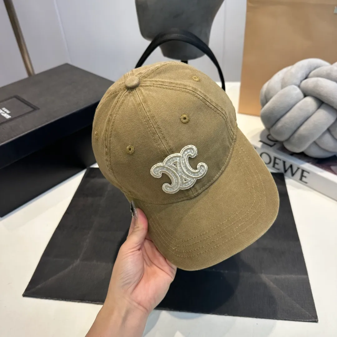 P60 CELINE new classic casual and trendy baseball cap🧢Japanese and Korean style, looks great with any combination! A must-have when traveling