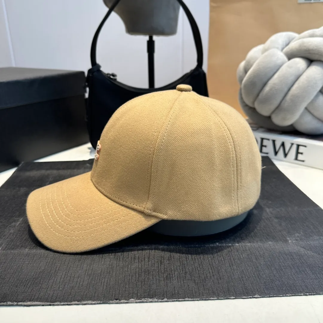 P60 CELINE new autumn and winter classic casual and trendy baseball cap🧢Japanese and Korean style, looks great with any combination! A must-have when traveling