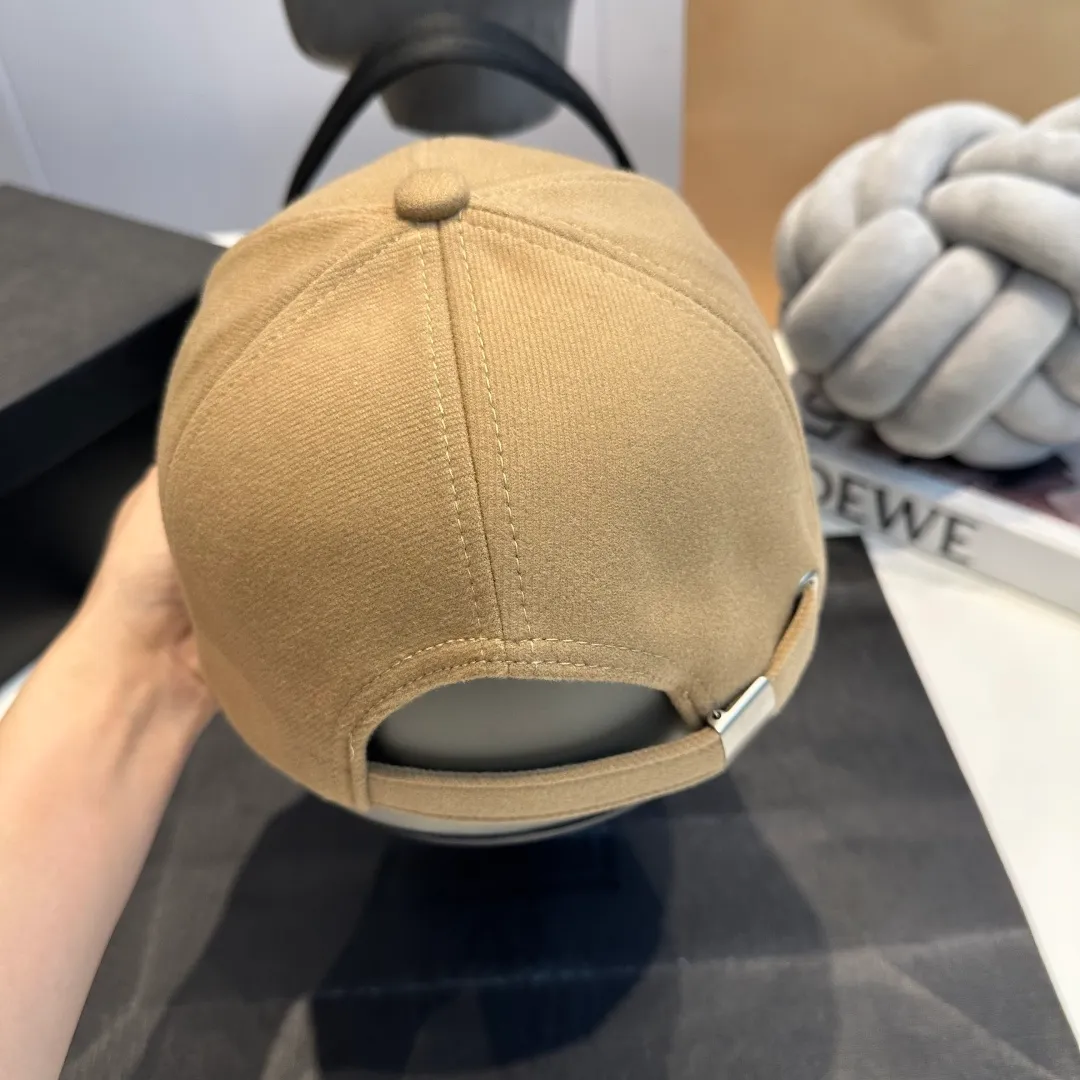 P60 CELINE new autumn and winter classic casual and trendy baseball cap🧢Japanese and Korean style, looks great with any combination! A must-have when traveling