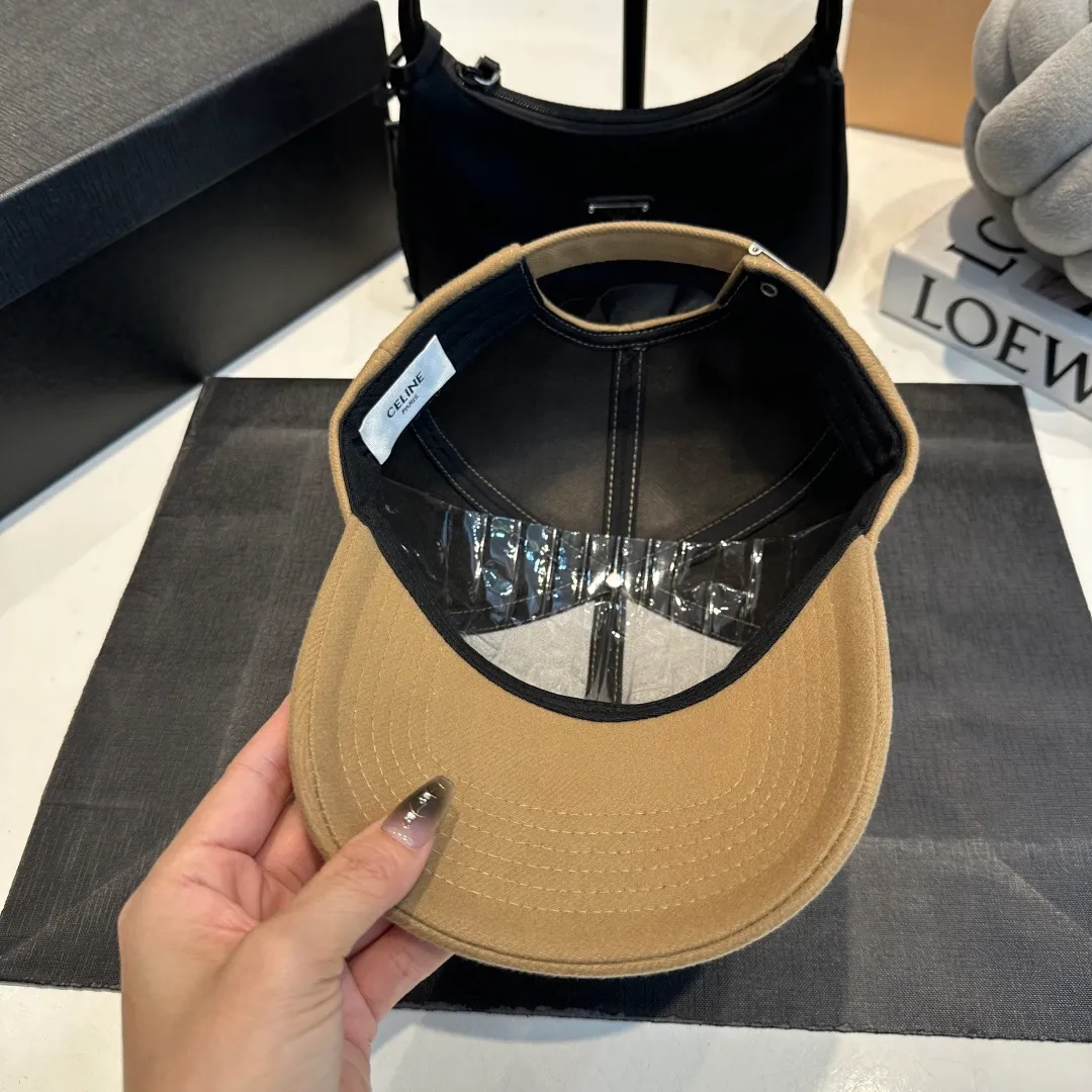P60 CELINE new autumn and winter classic casual and trendy baseball cap🧢Japanese and Korean style, looks great with any combination! A must-have when traveling