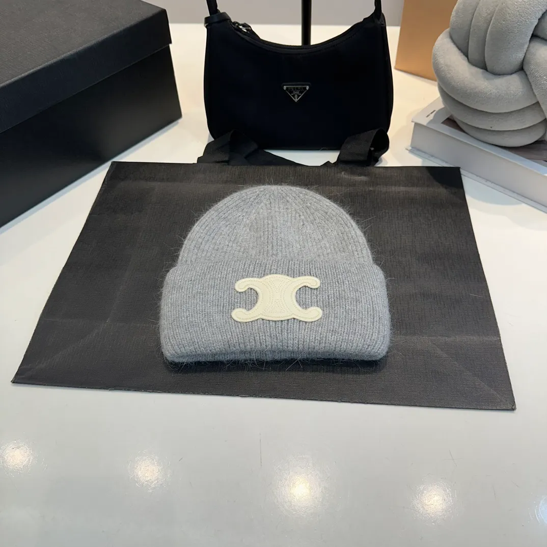 P60 CELINE 2024 autumn and winter new rabbit fur beanie, Korean style design ~ a must-have for autumn and winter wear