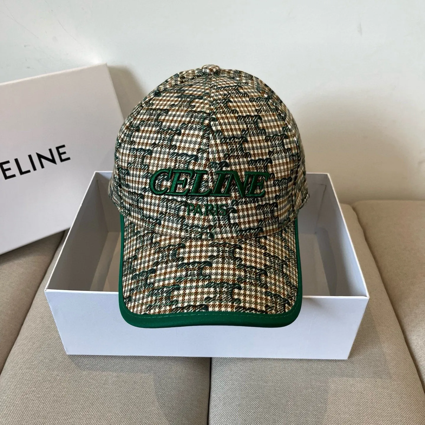 P60 [CELINE Celine] New classic casual and trendy baseball cap🧢Japanese and Korean style, looks great with any combination! A must-have when traveling