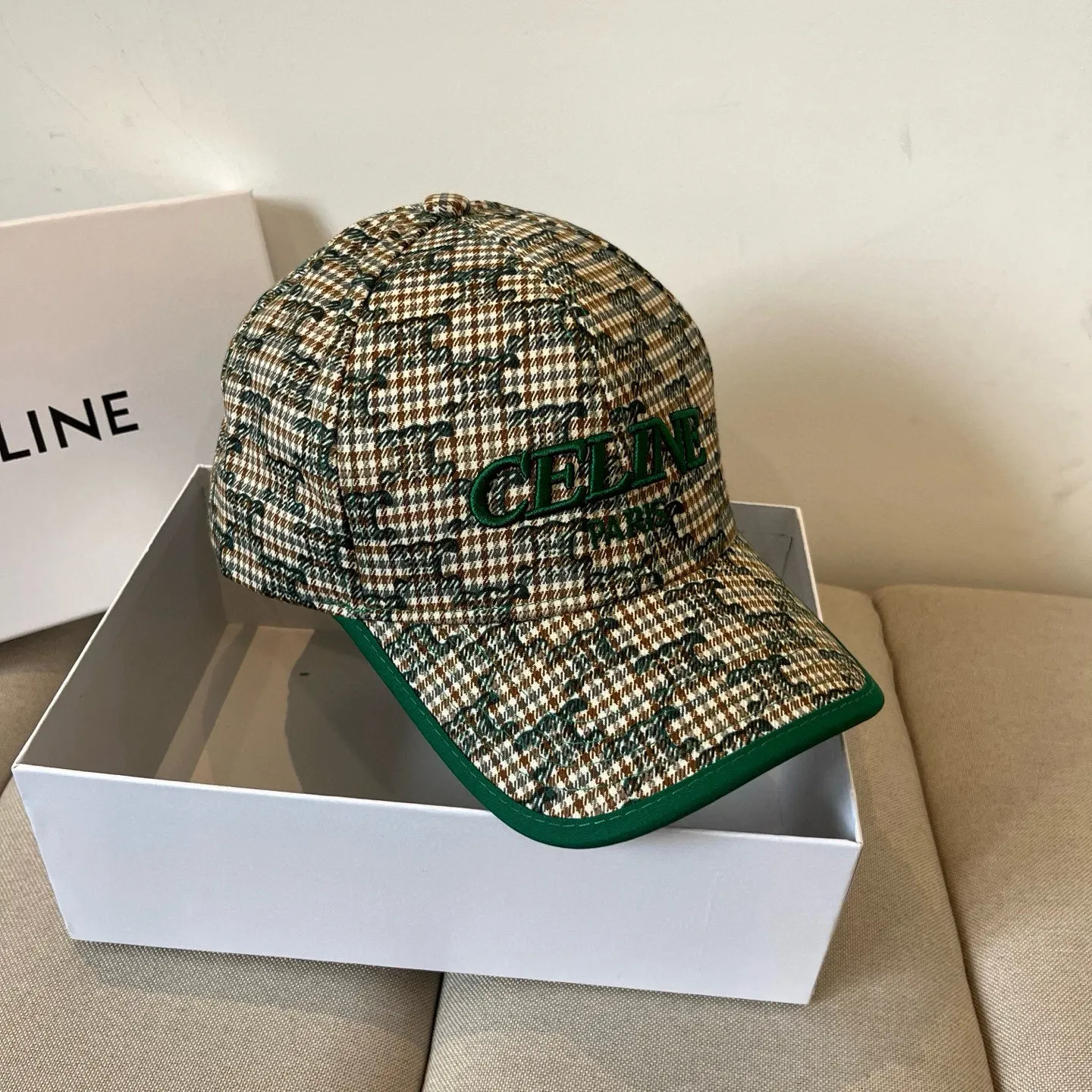 P60 [CELINE Celine] New classic casual and trendy baseball cap🧢Japanese and Korean style, looks great with any combination! A must-have when traveling