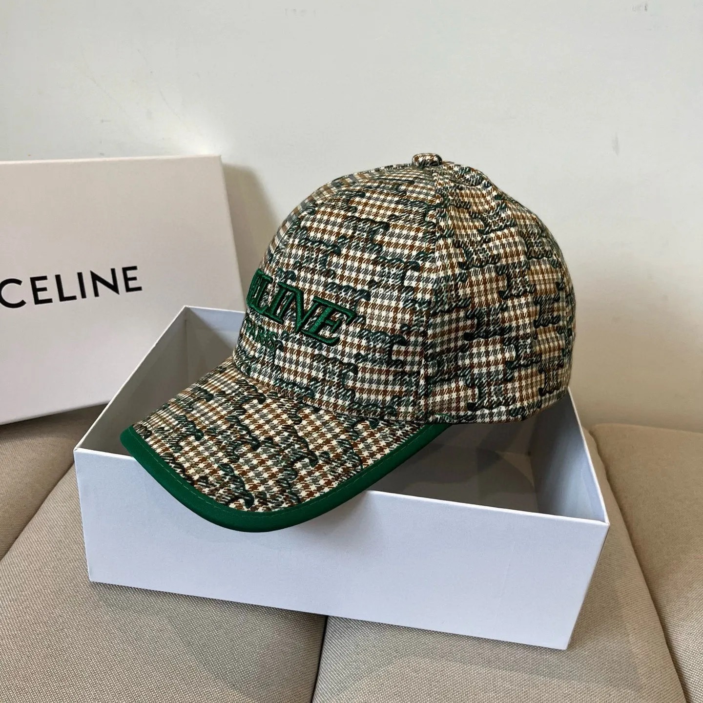 P60 [CELINE Celine] New classic casual and trendy baseball cap🧢Japanese and Korean style, looks great with any combination! A must-have when traveling