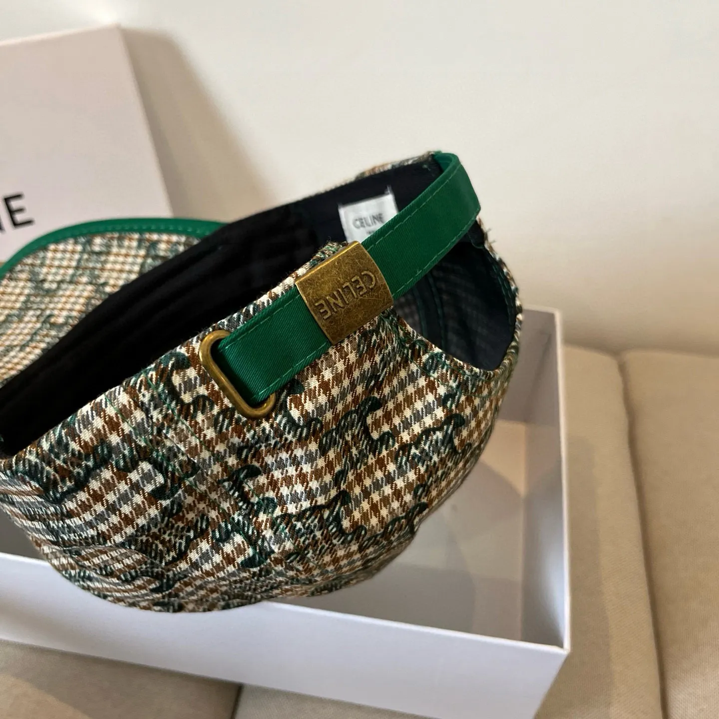 P60 [CELINE Celine] New classic casual and trendy baseball cap🧢Japanese and Korean style, looks great with any combination! A must-have when traveling